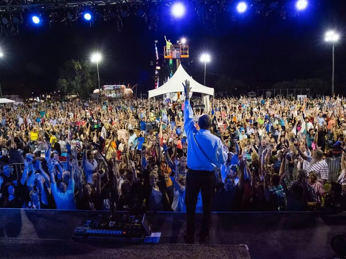 League City Village Fair & Music Festival (Day 2): Easton Corbin Headlines
